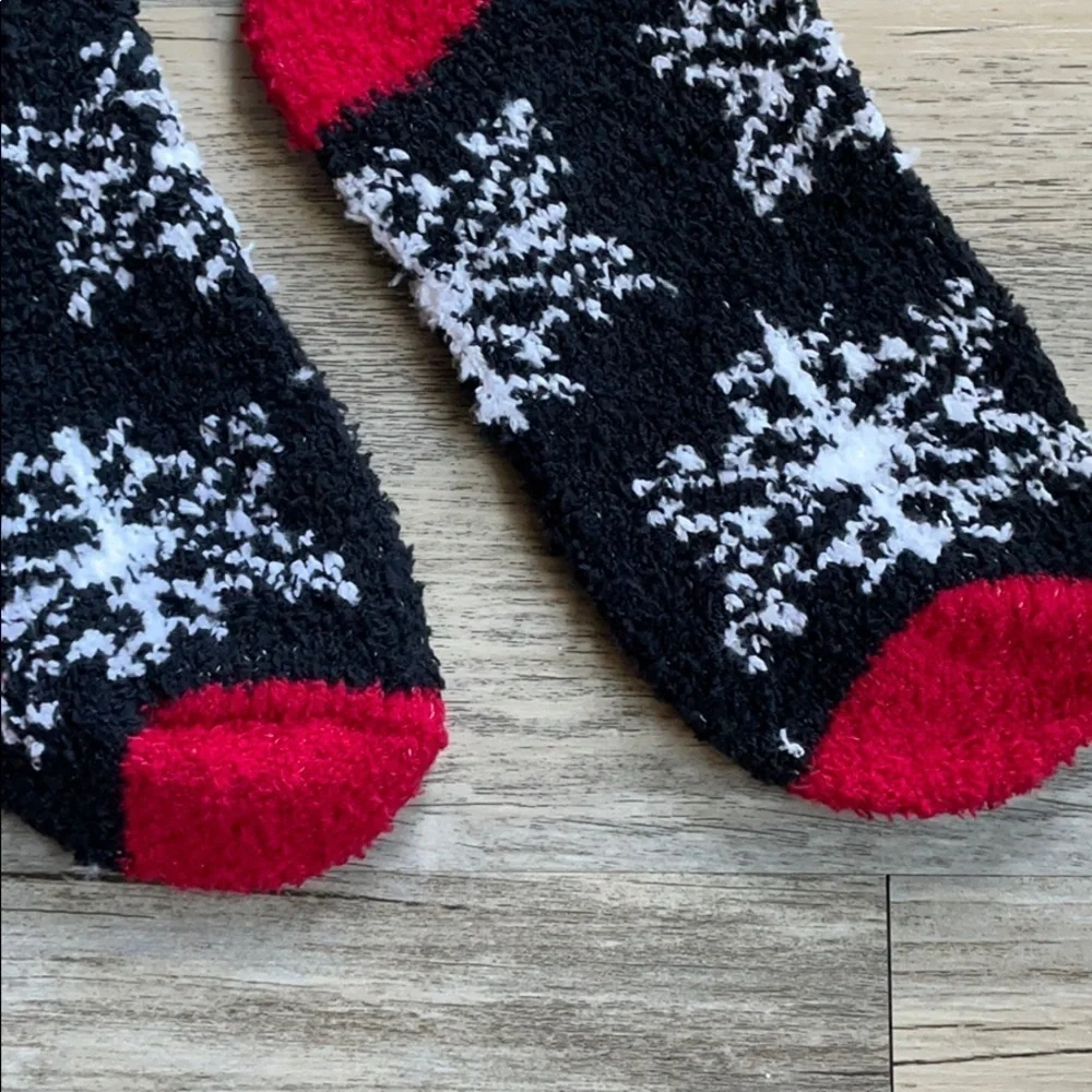 NWOT Women's Two Pairs of Fuzzy Socks Christmas Trees And Snowflakes